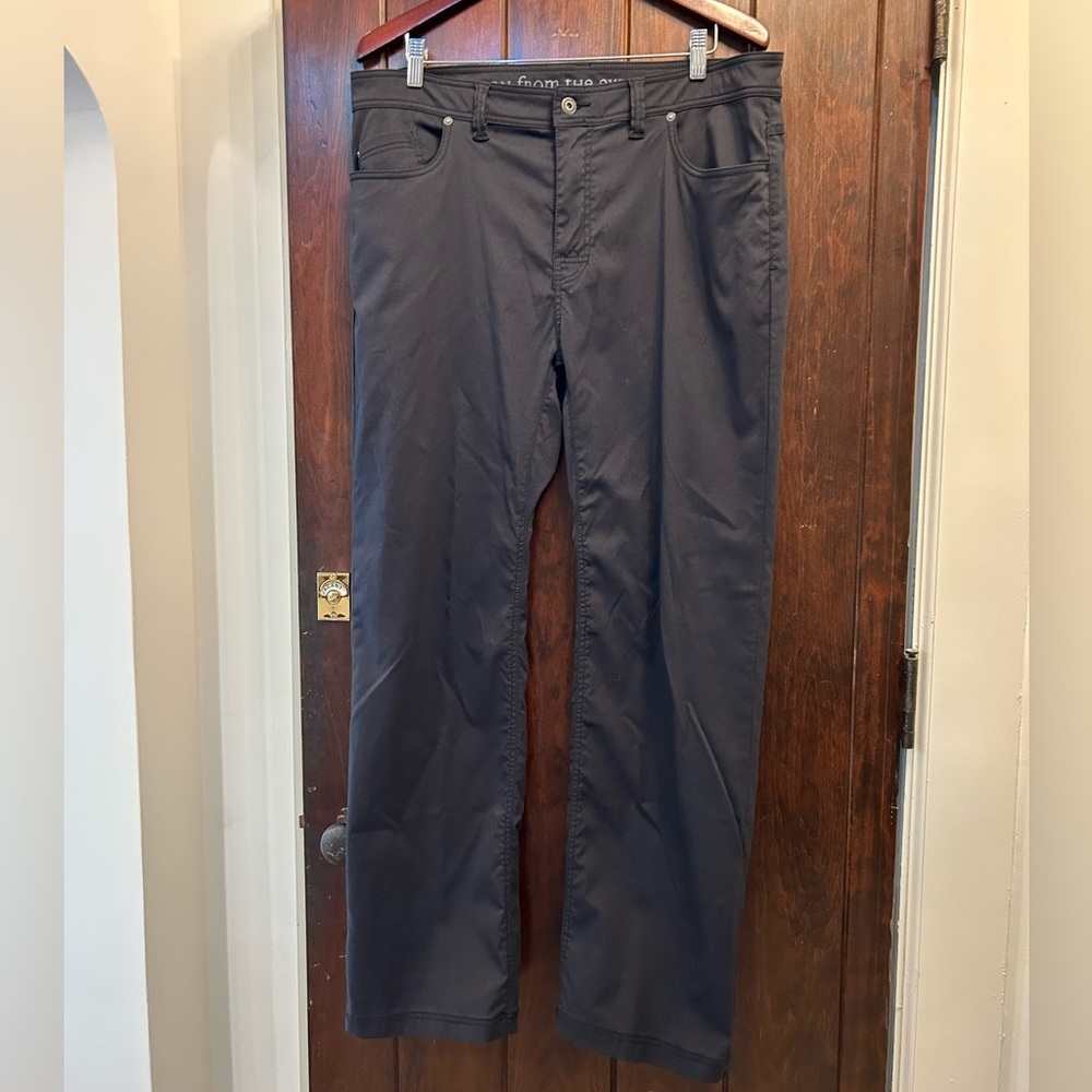 ✨🗣️Everything must go sale👍🏼✨⚡️ Like new black prAna pants!